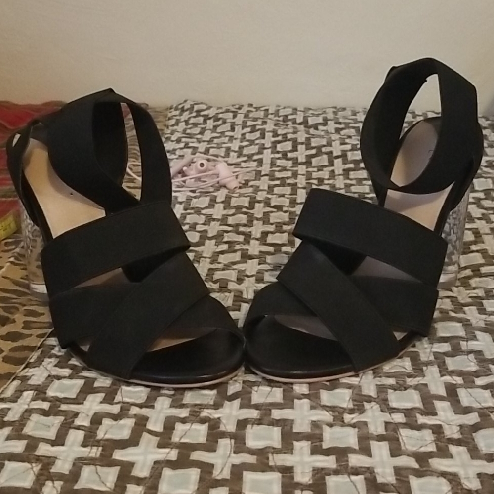 Black elastic high-heels